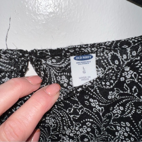 Old Navy Black & White Paisley Print Cold Shoulder Boho Western Top Sz.Lg - Picture 4 of 9